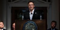 Datei:Legacy/e1b989848a78898d-200px-Musk.jpg