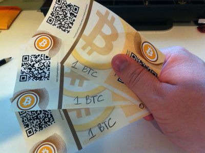 Datei:Legacy/1b9a280fa723ce00-400px-FirstBitcoinBills.jpg